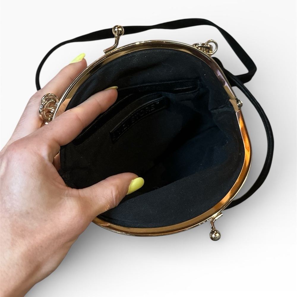 YIZI Vintage Velvet Embroidery Women Messenger Bags In Semi-circle, o/s - Picture 4 of 5